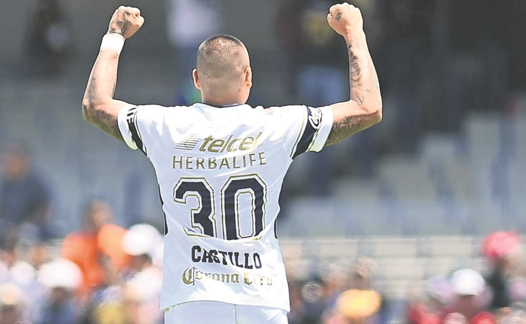 Castillo logró su primer triplete con los universitarios. Foto: PEDRO PARDO. AFP