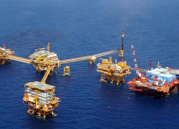 Precios del petróleo repuntan 1% tras alcanzar acuerdo en la OPEP