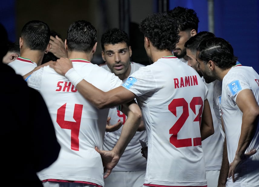 Selección de Irán junto con su capitán, Mehdi Taremi, en la Fase de Grupos del Mundial de 2026 - Foto: EFE