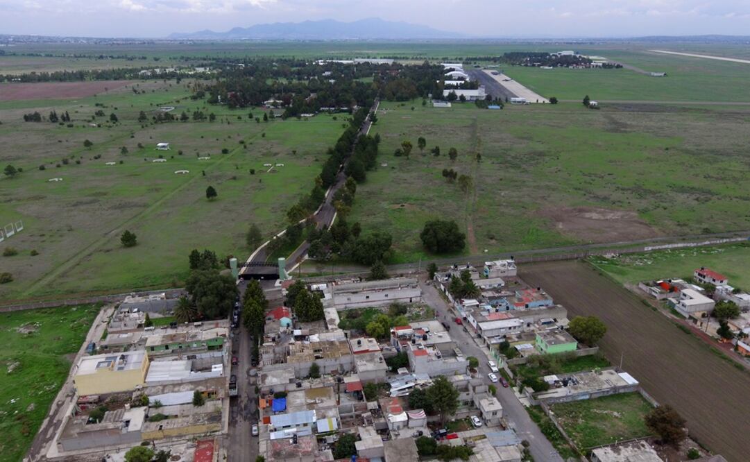 Aspectos del terreno donde se pretende construir el aeropuerto "Felipe Ángeles" en Santa Lucía / Archivo. EL UNIVERSAL