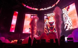 La nueva ola del reggaetón se apodera del Flow Fest 2025; Omar Courtz y Corina Smith marcan el ritmo del segundo día