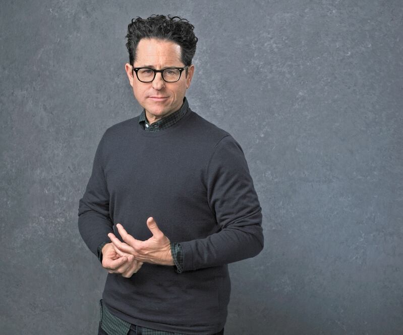 J.J. Abrams tiene 53 años. Es famoso por ser creador de Lost y Felicity. CHRIS PIZZELLO. AP Y ARCHIVO EL UNIVERSAL / FOTOARTE: DANTE DE LA VEGA