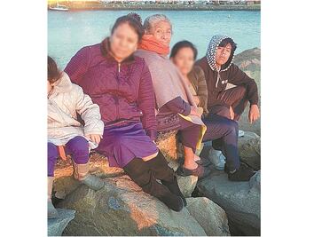 Mujer se reúne con sus hijas tras 10 años