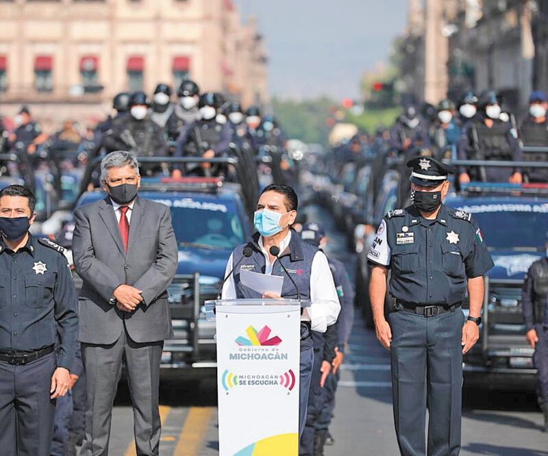 En menos de cinco años el gobierno de Silvano Aureoles Conejo ha entregado a Michoacán más de mil patrullas.