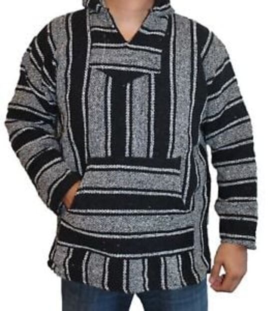 Comparan suéter de Michael Kors con prenda mexicana