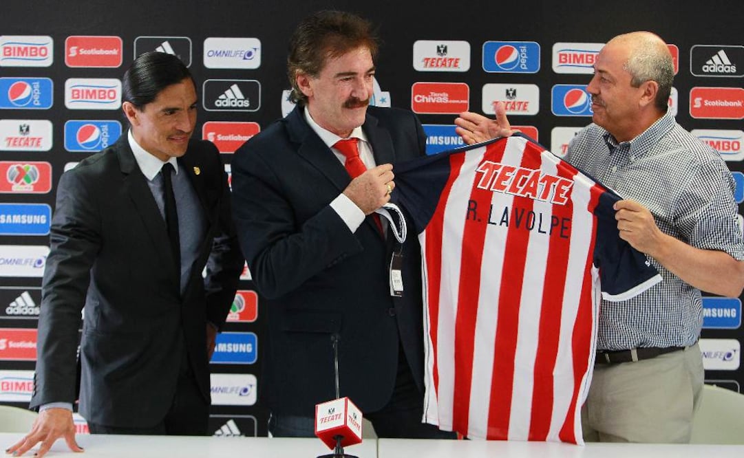 El técnico argentino durante su presentación como entrenador de las Chivas