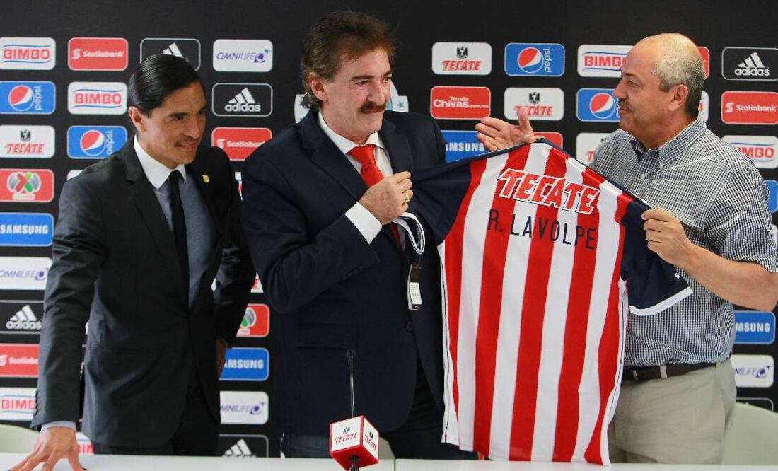 El técnico argentino durante su presentación como entrenador de las Chivas