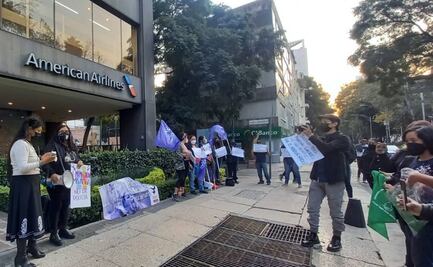 Se manifiestan en CDMX por asesinatos de mujeres durante el 25N