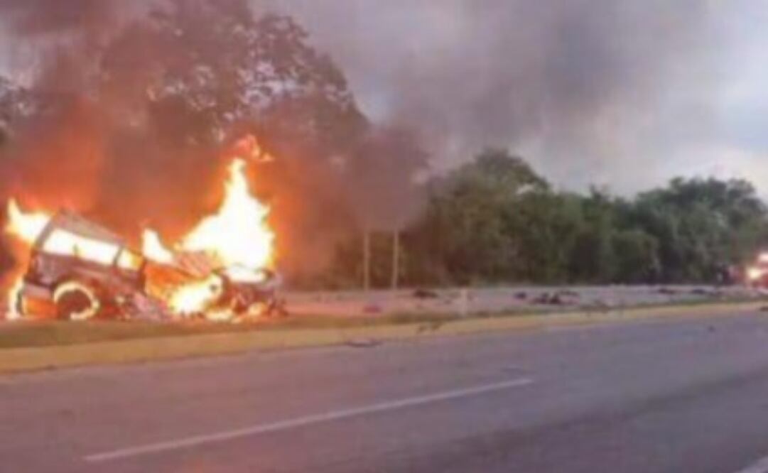Identifican a las cinco víctimas restantes del accidente carretero en la carretera Mérida–Campeche, Yucatán. Imagen de los hechos. Foto: Especial