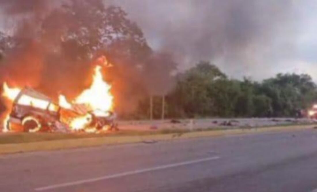 Identifican a las cinco víctimas restantes del accidente carretero en la carretera Mérida–Campeche, Yucatán. Imagen de los hechos. Foto: Especial