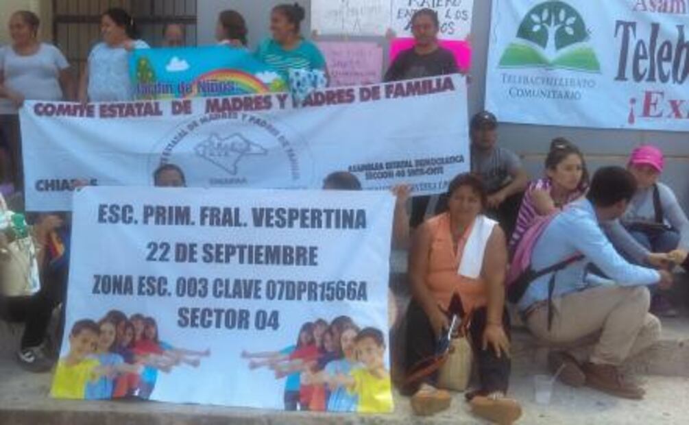 Bloquean damnificados de sismos carretera Tapachula-Suchiate