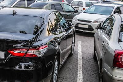 Aseguran 50 vehículos robados en Puebla; hallan inmueble que funcionaba como punto de resguardo de unidades 