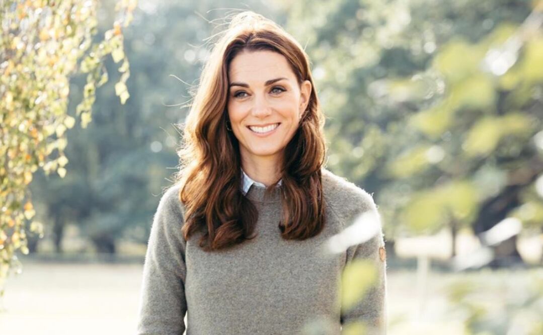 Kate Middleton reaparece en una videollamada con un look que querrás imitar. Foto: Instagram