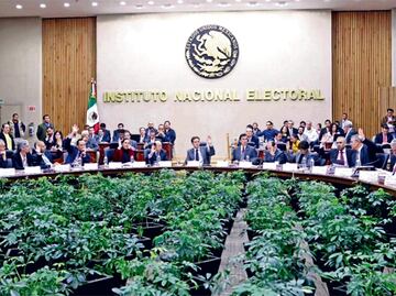 Desangran partidos al INE