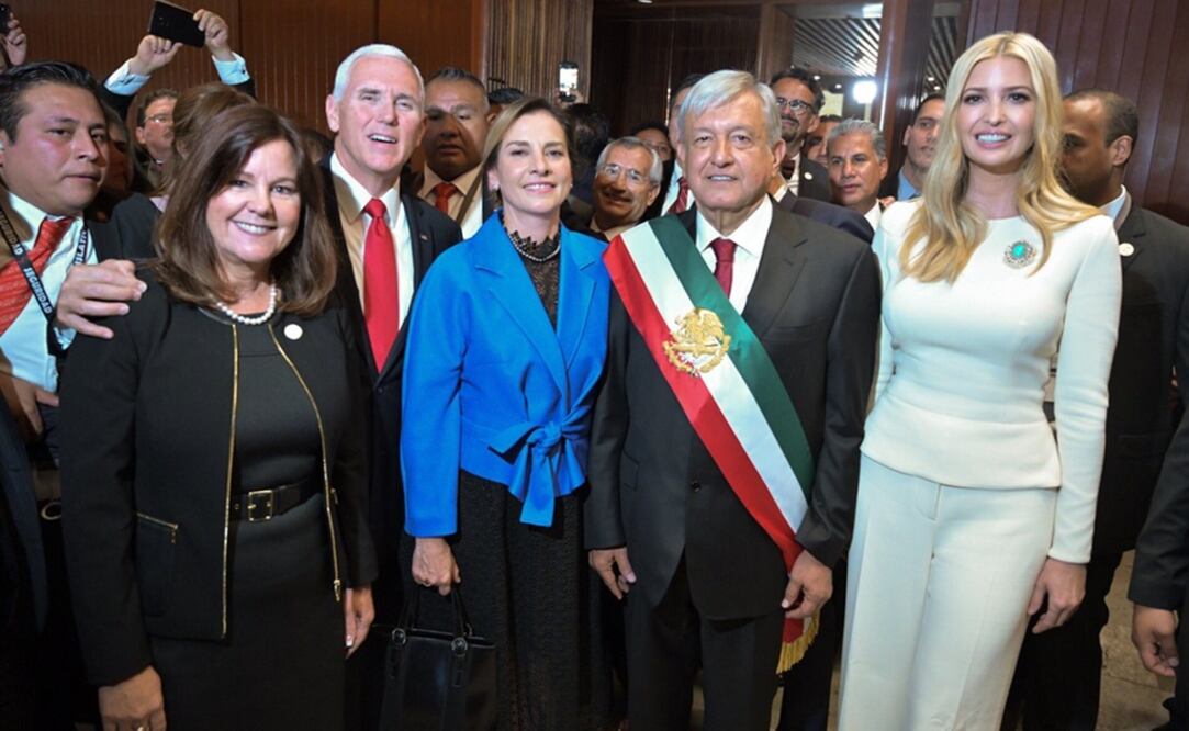 De izquierda a derecha: Karen Pence, Mike Pence, Beatriz Gutiérrez Müller, Andrés Manuel López Obrador e Ivanka Trump. Foto: Twitter @VP