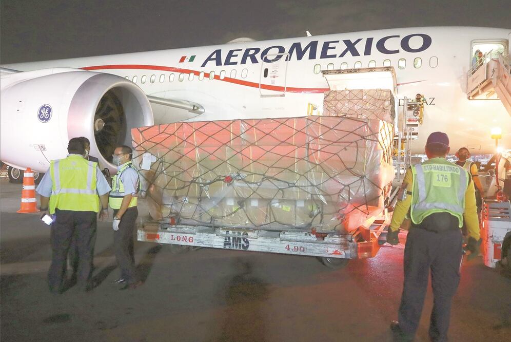 Noveno cargamento. El vuelo AM 9839 del avión Misionero de Paz llegó al Aeropuerto Internacional Benito Juárez a las 20:37 horas. Foto: PRESIDENCIA