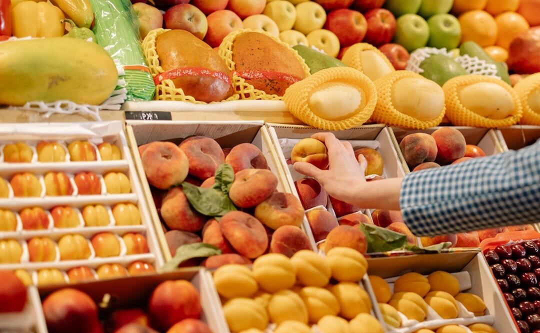 COFEPRIS alerta sobre fruta contaminada. Foto: cottonbro studio / Pexels