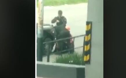 Captan a policías robando cartera y los cesan en Jalisco