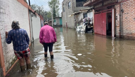 Inundaciones afectan viviendas y una escuela en Tláhuac; problema se originó cuando parte del canal de la Ciénega se fracturó, aseguran vecinos