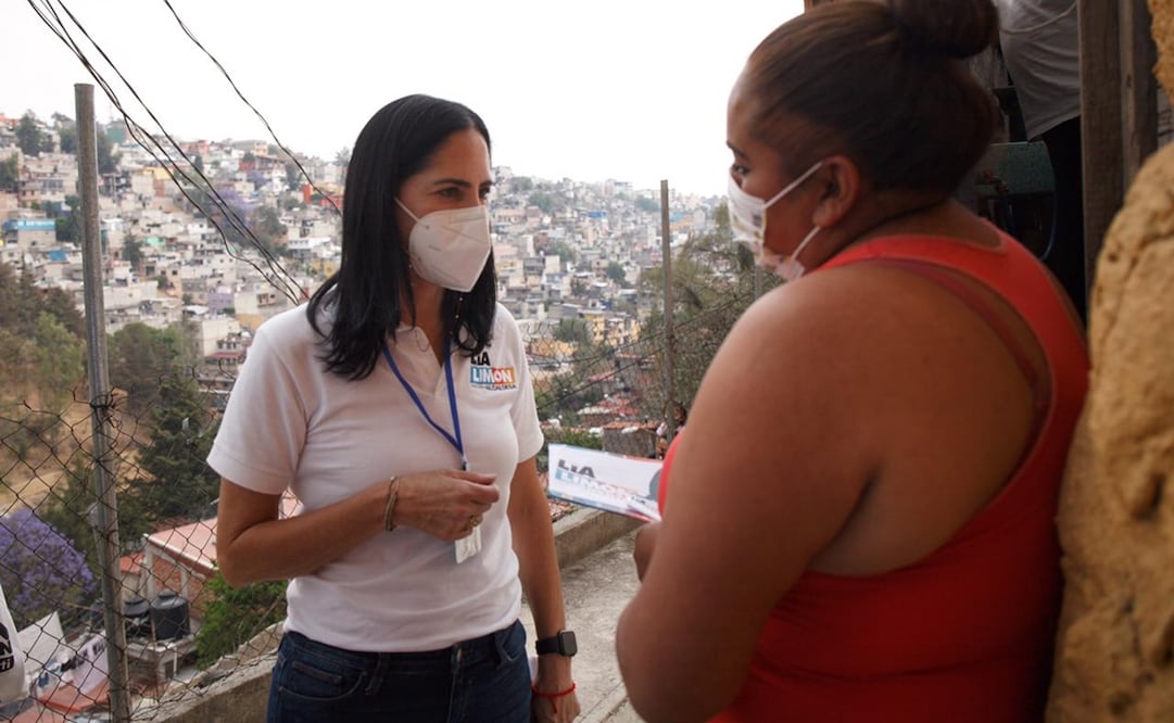 En la colonia Tetelpan, Lía Limón se reunió con vecinos a quienes explicó que en su gobierno ya no habrá callejones obscuros, habrá estancias infantiles y apoyo a las mujeres. Foto: Especial