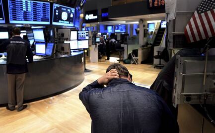 Wall Street se desploma frente a aumento de tasas de la Fed y temores de recesión