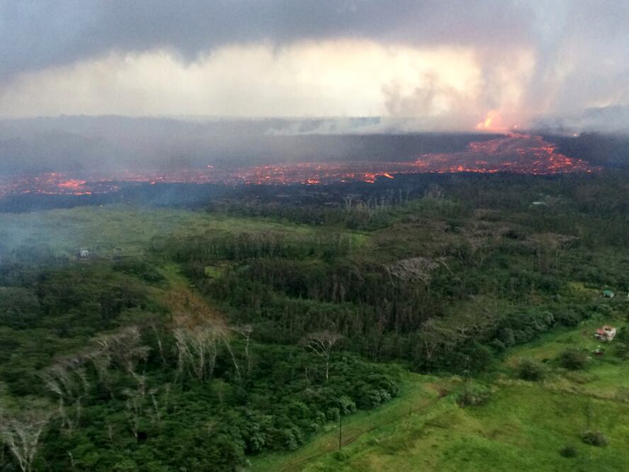 Ríos de lava del volcán Kilauea avanzan en la Gran Isla de Hawái    Foto: AFP)