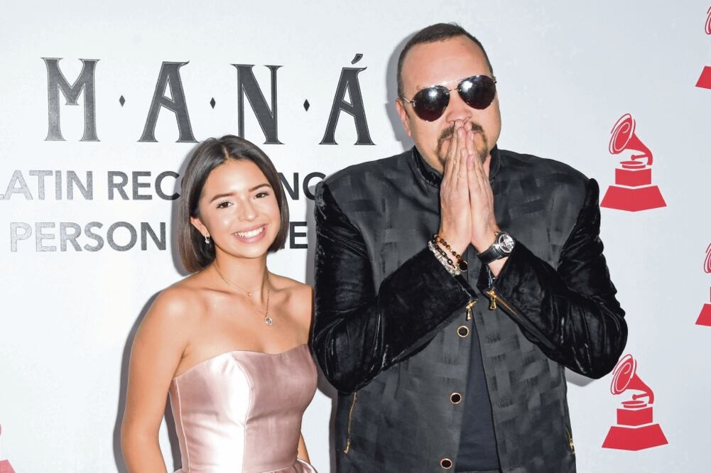 Pepe Aguilar le da lección de fama a su hija Ángela