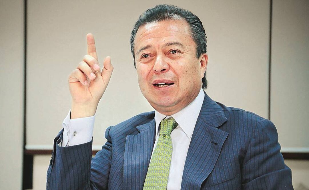 Tras renuncia de Manlio hay tela de donde cortar: Camacho