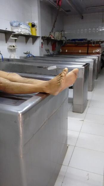 La joven que embellece muertos 