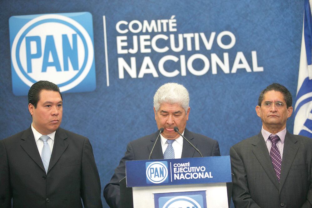 Francisco Ramírez Acuña (centro) determinó apoyar la campaña de Ricardo Anaya, luego de criticar a Gustavo Madero