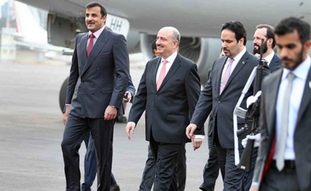 El emir de Qatar fue recibido el lunes en el AICM por el subsecretario de Relaciones Exteriores, Carlos de Icaza. (Foto: Tomada de @CarlosdeIcaza)