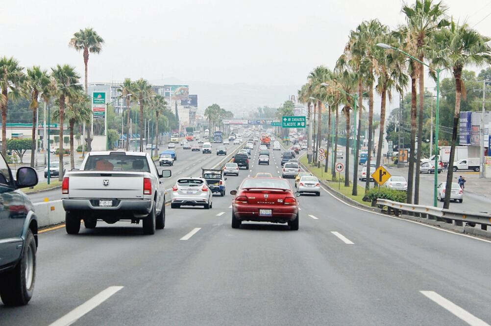 Desde noviembre pasado, los autos modelos 2008 y años posteriores, con valor de 165 mil pesos, necesitan de un seguro de responsabilidad civil para circular en las carreteras del país (ARCHIVO EL UNIVERSAL)