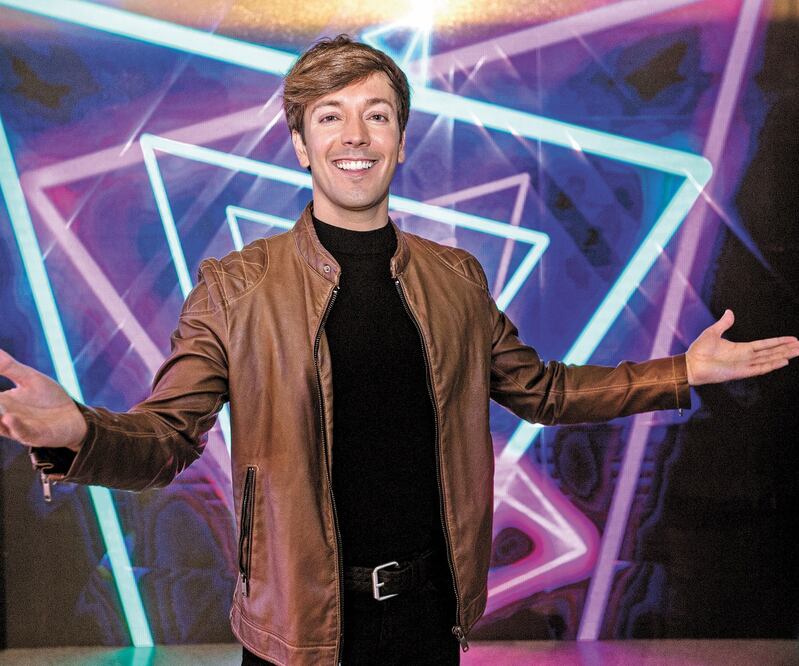 Roger conduce Todos quieren fama, en Azteca Uno. Foto: GERMAN ESPINOSA. EL UNIVERSAL