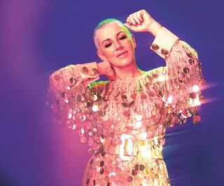 Ana Torroja alza la voz cantando