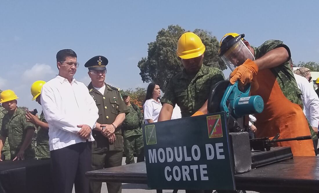 El gobernador estuvo presente en la ceremonia donde el Ejercito Mexicano destruyó mil 687 armas incautadas. Foto: Especial