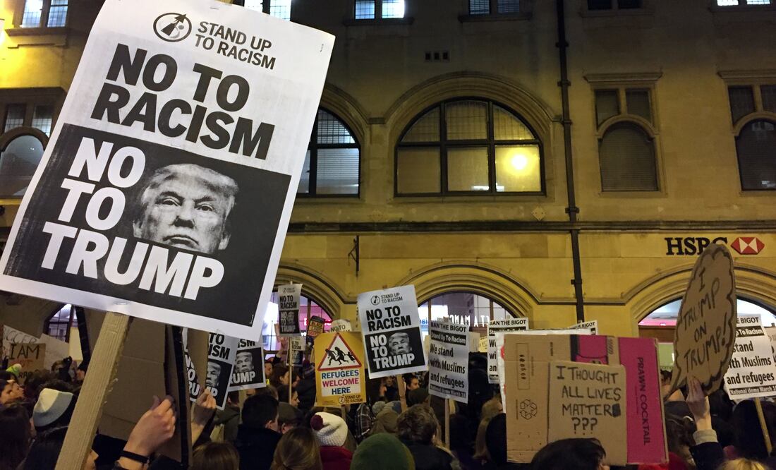 Protestas en contra del veto anunciado por Donald Trump que prohíbe la entrada a ciudadanos de siete países, en su mayorías musulmanes (Foto: AP)