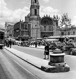 Las antiguas boyas del tranvía que protegían a los peatones