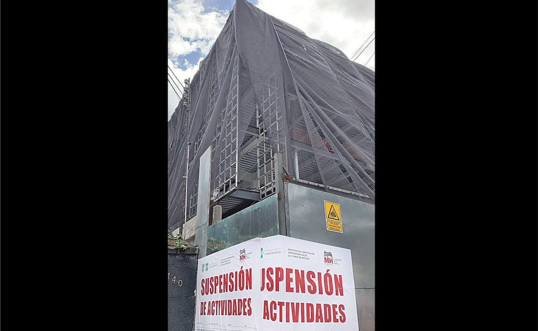 En el número 160 de la calle Aguiar y Seijas se construía un inmueble de siete pisos. Foto: ESPECIAL