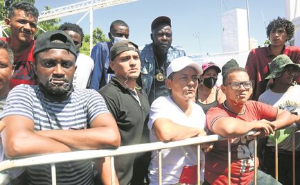 Migrantes se suturan los labios; exigen documentos