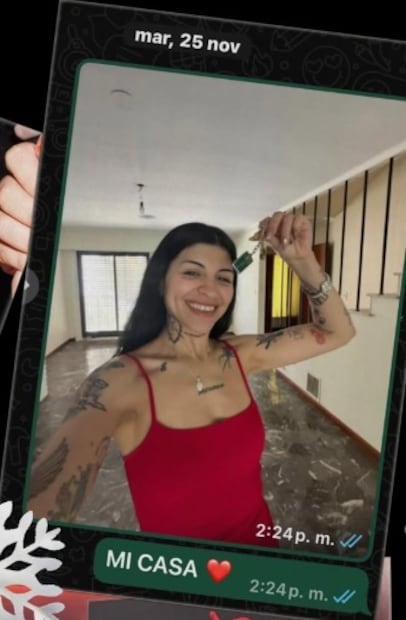 La cantante argentina Cazzu celebra que ya tiene casa propia después de un prolífico año profesional.