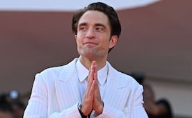 Robert Pattinson se convierte en un presentador de reality sin límites en "Primetime", la película que llega a Venecia