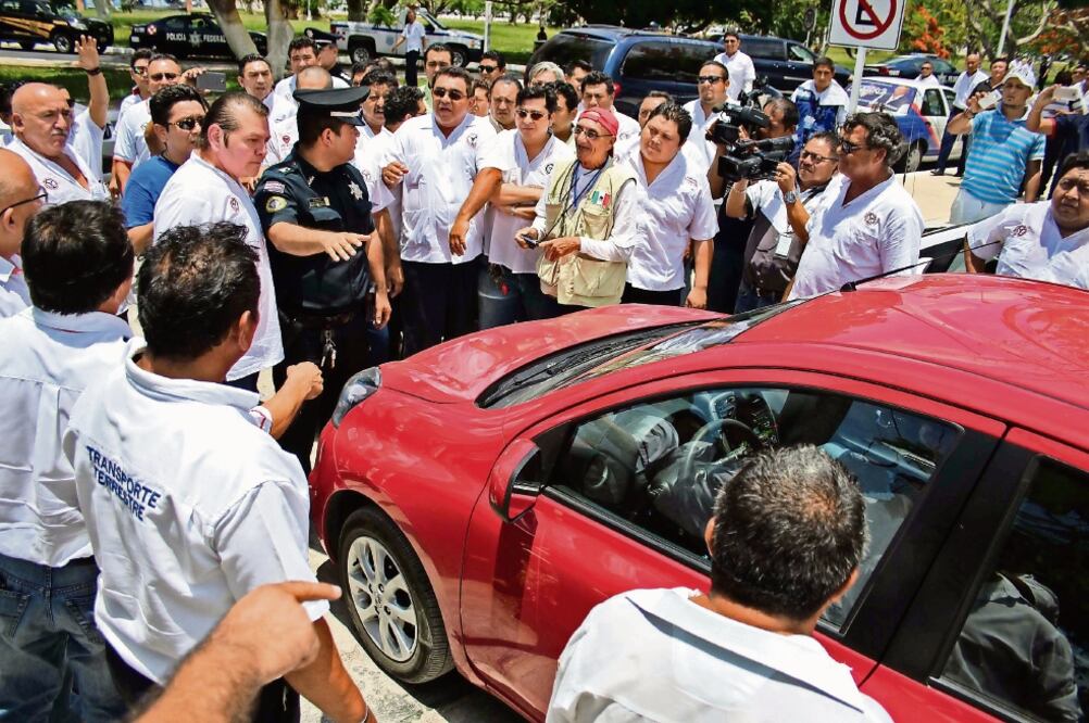 Debido a las recientes detenciones de conductores de Uber, la empresa les ha recomendado que pidan a sus pasajeros decir que son familiares o amigos (CUAUHTÉMOC MORENO. EL UNIVERSAL)