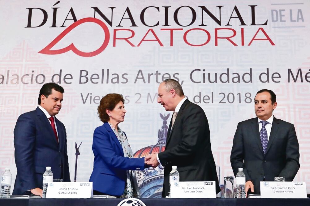 El presidente de la Cámara de Diputados, Édgar Romo, María Cristina Cepeda, secretaria de Cultura, el Licenciado Juan Francisco Ealy Lanz Duret, Director General de EL UNIVERSAL, y el presidente del Senado, Ernesto Cordero.Foto:LUCÍA GODÍNEZ. EL UNIVERSAL