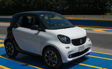 Prueba de manejo/Smart Fortwo diversión a bordo de un pequeño gigante