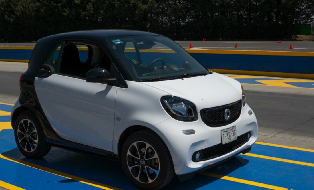 Prueba de manejo/Smart Fortwo diversión a bordo de un pequeño gigante