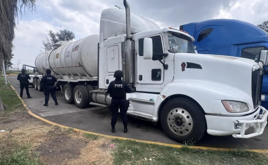 Localizan tractocamión abandonado con 30 mil litros de hidrocarburo ilegal en Guanajuato (01/10/2025). Foto: Especial