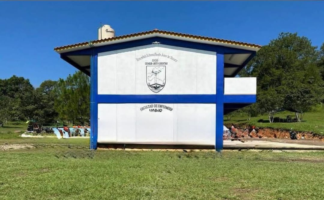 Estudiantes de la Facultad de Enfermería de la Universidad Autónoma Benito Juárez de Oaxaca (UABJO) con sede en Putla Villa de Guerrero, toman las instalaciones