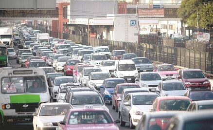 Este jueves 16 de enero no circulan autos con engomado verde