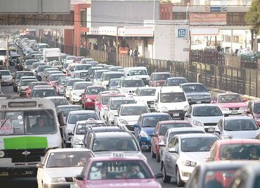 Este jueves 16 de enero no circulan autos con engomado verde