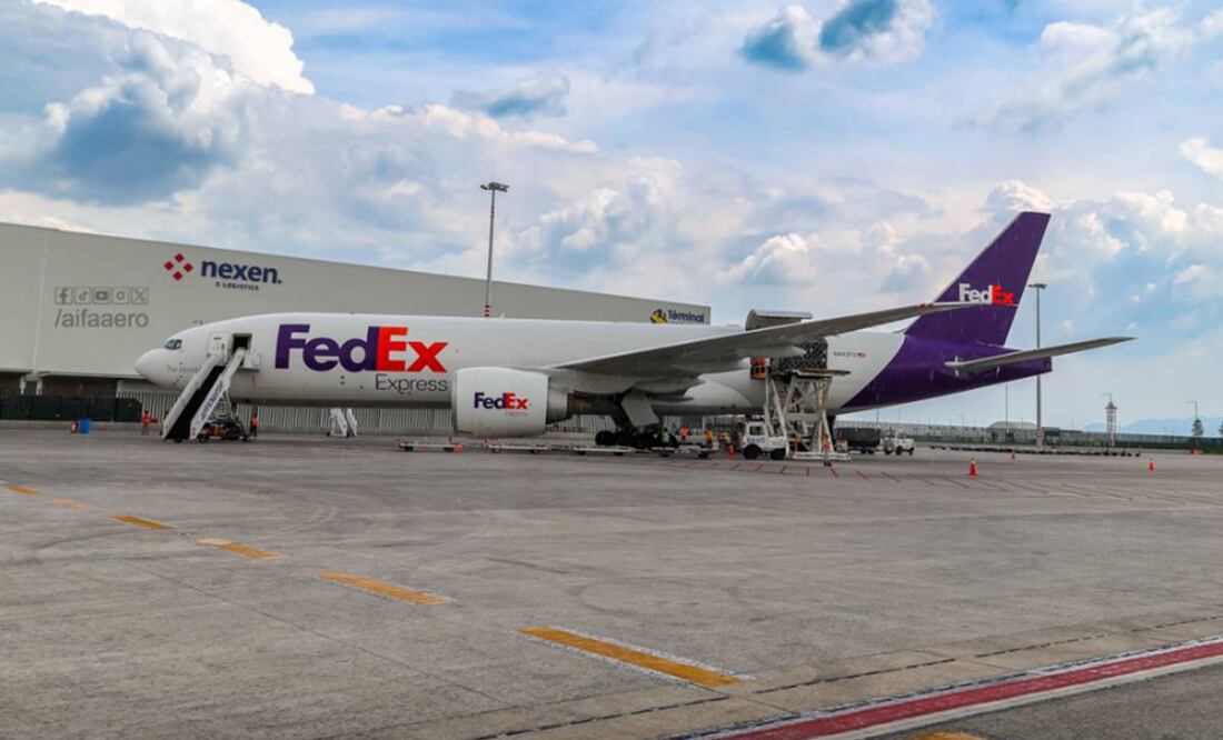 El AIFA le dio la bienvenida a la aeronave tipo B777F de FedEx y agradeció la confianza para realizar operaciones aéreas desde este aeropuerto. Foto: @aifaaero